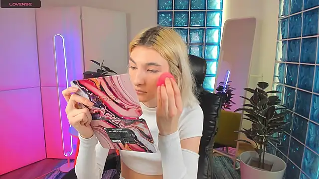 Mia Cheers online show from February 2025 01:55:02 PM