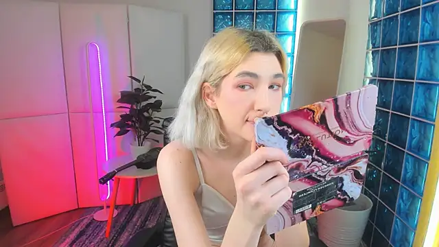 Mia Cheers online show from February 2025 01:50:02 PM