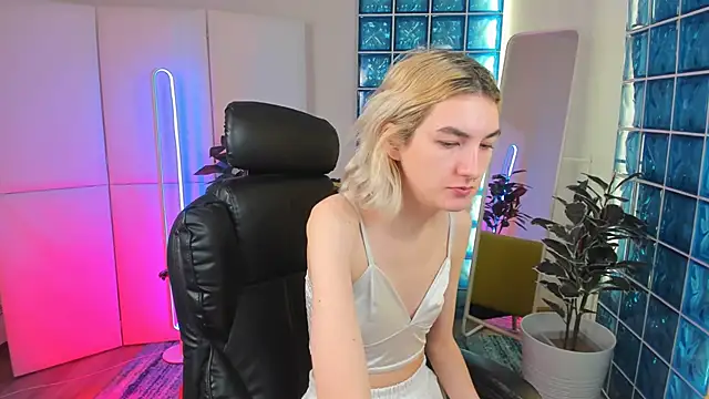 Mia Cheers online show from March 2025 01:49:01 PM