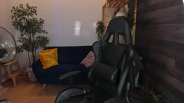 Mia Cheers online show from March 2025 01:47:01 PM