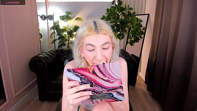 Mia Cheers online show from March 2025 09:45:01 AM