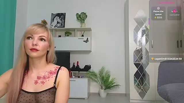 Molliblum online show from May 2026 02:23:01 PM
