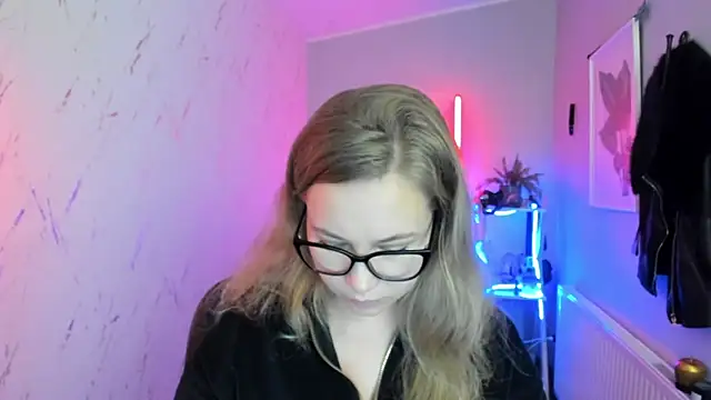 holly xglam online show from November 2025 07:03:01 PM