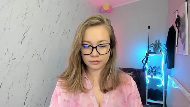 holly xglam online show from February 2026 07:52:01 PM