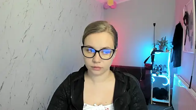 holly xglam online show from February 2026 07:43:01 PM