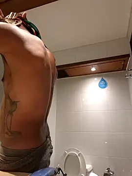 calientoboy online show from March 2025 04:04:01 PM