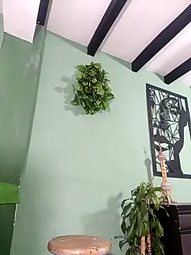 thirstymoonxx online show from February 2026 04:43:02 AM