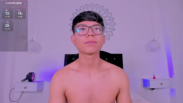 Snapshot of CodyTwink chatting on September 2025 01:43:02 PM CodyTwink online show from September 2025 01:43:02 PM