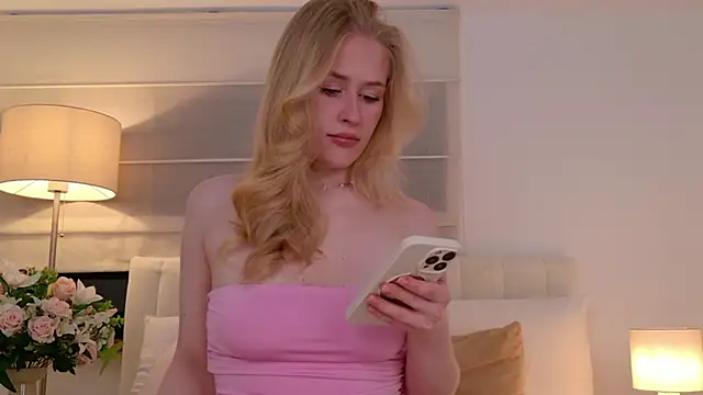 JuliaJaee online show from March 2026 06:44:02 PM