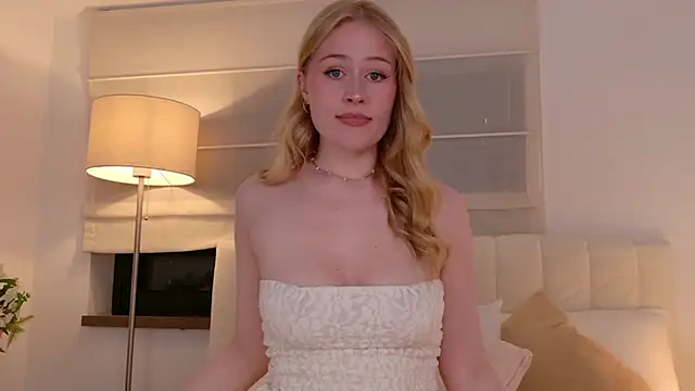 Snapshot of JuliaJaee chatting on April 2026 04:43:02 PM JuliaJaee online show from April 2026 04:43:02 PM