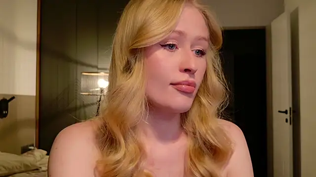 Snapshot of JuliaJaee chatting on July 2026 04:43:02 PM JuliaJaee online show from July 2026 04:43:02 PM