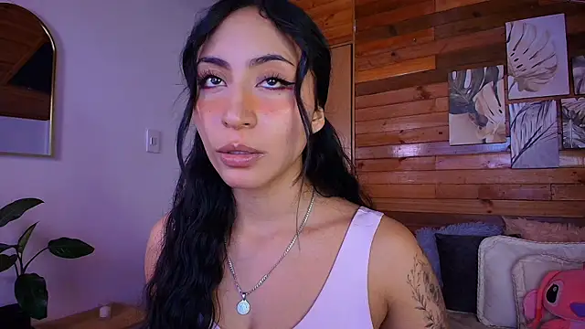 Snapshot of amber_curly chatting on April 2026 08:45:02 PM amber curly online show from April 2026 08:45:02 PM