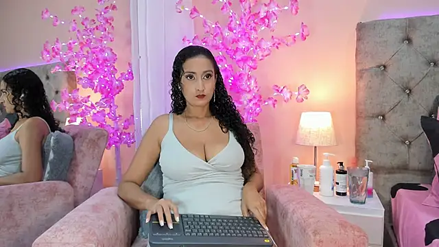 Holyjacky  online show from January 2025 01:00:02 PM