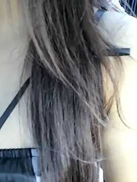 Snapshot of _Linez_ chatting on October 2025 06:27:01 PM  Linez  online show from October 2025 06:27:01 PM