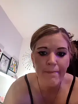 EverlynnCynn20 online show from September 2025 10:15:01 AM