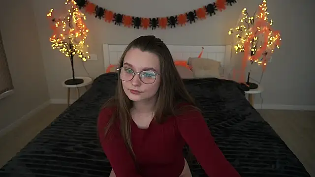 MagicPeachh  online show from October 2025 01:00:01 PM