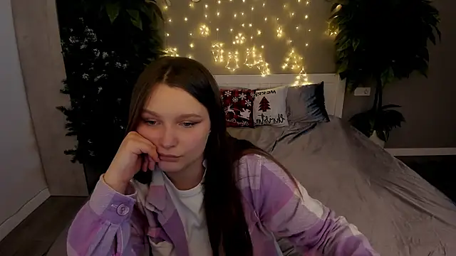 Snapshot of MagicPeachh_ chatting on December 2025 02:12:02 PM MagicPeachh online show from December 2025 02:12:02 PM