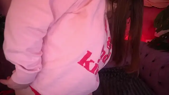 Snapshot of MagicPeachh_ chatting on December 2025 01:41:02 PM MagicPeachh online show from December 2025 01:41:02 PM