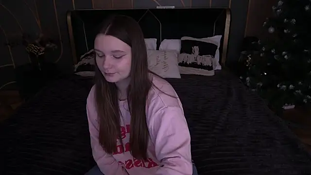 Snapshot of MagicPeachh_ chatting on January 2026 07:13:01 AM MagicPeachh online show from January 2026 07:13:01 AM