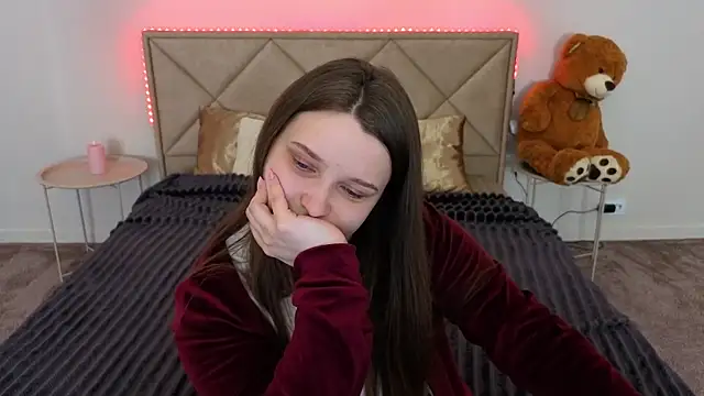 Snapshot of MagicPeachh_ chatting on April 2026 06:49:01 AM MagicPeachh online show from April 2026 06:49:01 AM