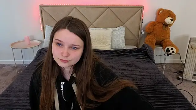 Snapshot of MagicPeachh_ chatting on April 2026 06:49:02 AM MagicPeachh online show from April 2026 06:49:02 AM