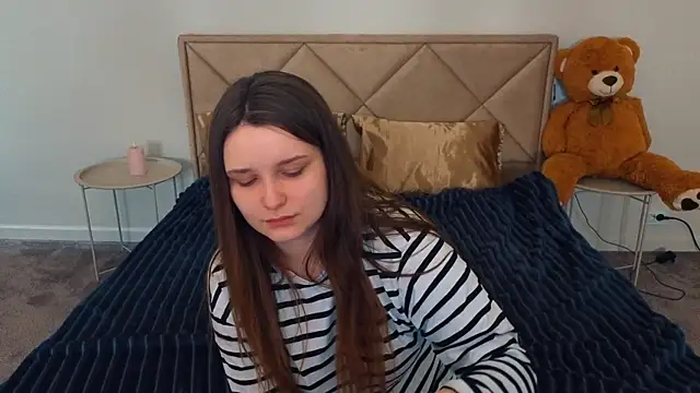 Snapshot of MagicPeachh_ chatting on May 2026 05:34:02 AM MagicPeachh online show from May 2026 05:34:02 AM