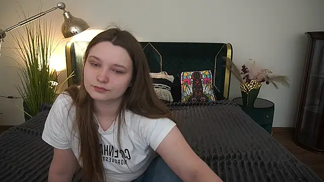 Snapshot of MagicPeachh_ chatting on May 2026 05:47:01 AM MagicPeachh online show from May 2026 05:47:01 AM