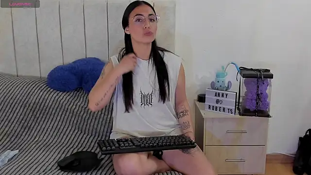 Snapshot of anny_roberts chatting on May 2026 07:09:01 PM anny roberts online show from May 2026 07:09:01 PM