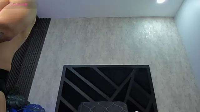 Snapshot of Johan_Williams_07 chatting on June 2026 02:43:02 PM Johan Williams 07 online show from June 2026 02:43:02 PM