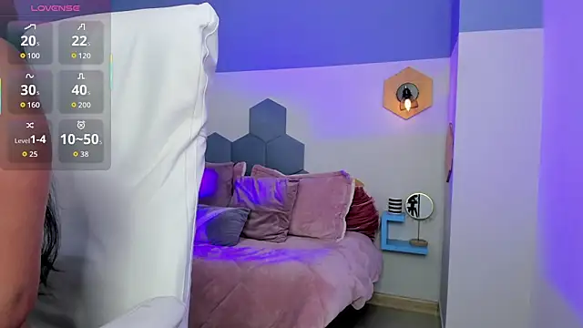 Chloe fischer  online show from September 2025 02:52:01 PM