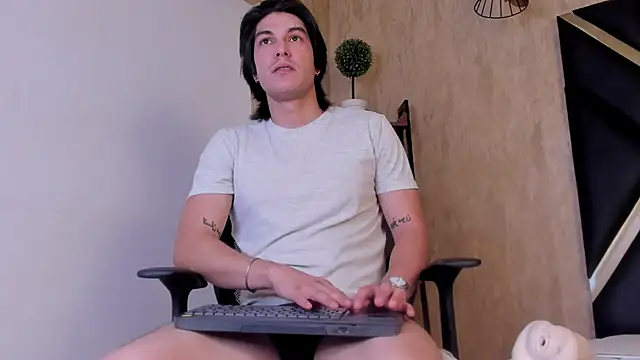 Karimferrer online show from November 2025 07:57:02 PM