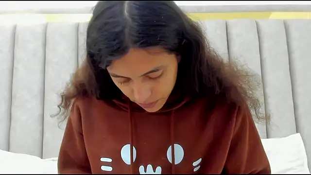 FreyaMoller online show from December 2025 01:37:02 PM