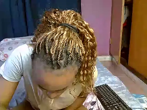 Queen petite  online show from February 2026 04:32:01 AM