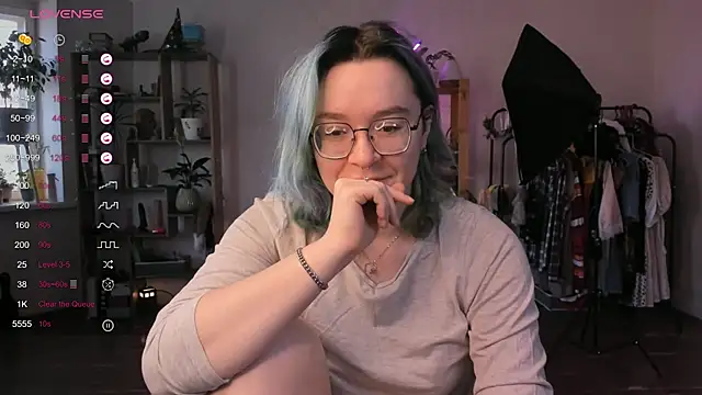 alisahug online show from September 2025 06:25:02 AM