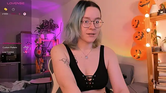 alisahug online show from October 2025 10:59:01 AM