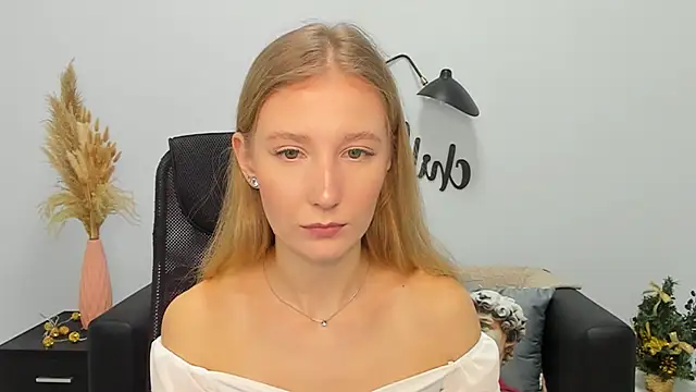 LolaWilsons online show from December 2024 12:23:02 PM