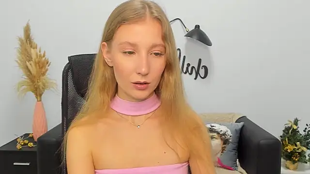 LolaWilsons online show from December 2024 10:04:02 AM