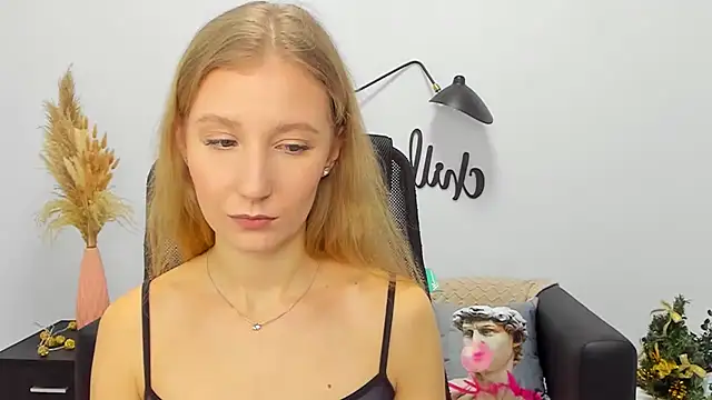 LolaWilsons online show from January 2025 12:19:01 PM