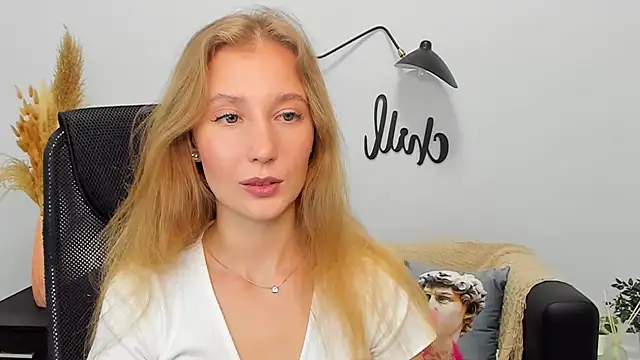 LolaWilsons online show from January 2025 12:20:02 PM