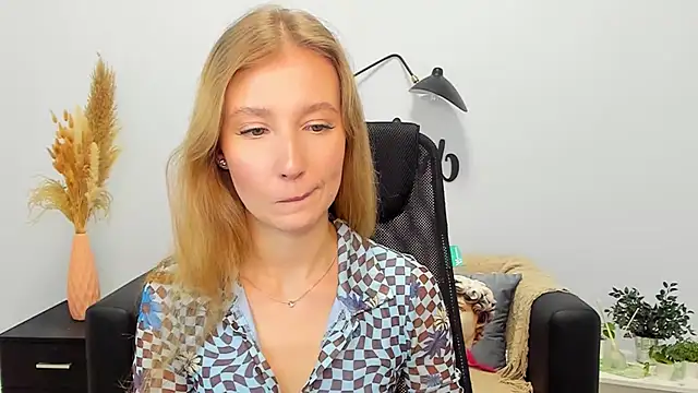 LolaWilsons online show from January 2025 11:01:02 AM