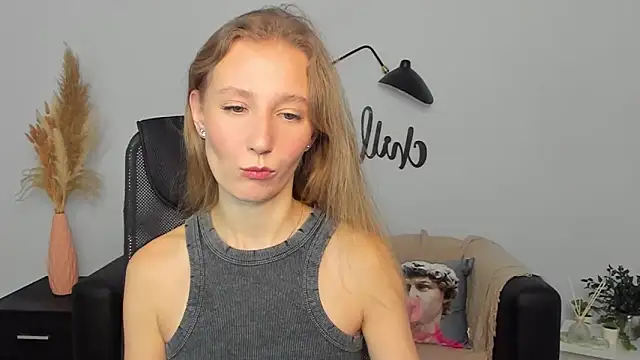 LolaWilsons online show from February 2025 12:27:02 PM