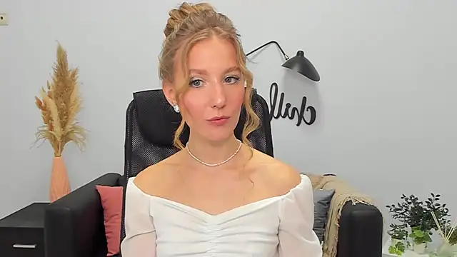 LolaWilsons online show from February 2025 11:55:01 AM