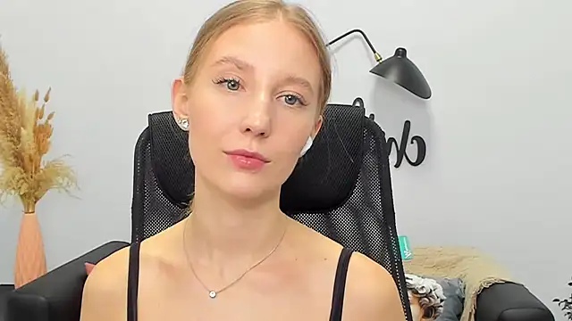 LolaWilsons online show from March 2025 12:35:02 PM