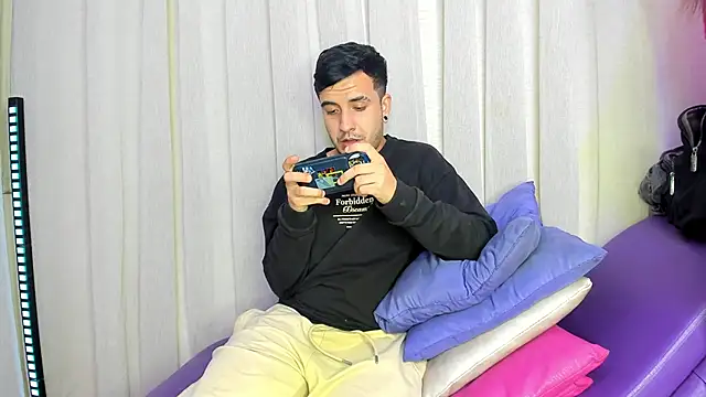 SlimLoves online show from February 2026 07:12:01 AM