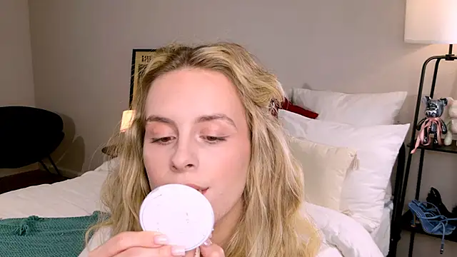 RozzitaBedberry online show from October 2025 01:02:02 PM