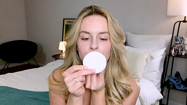 RozzitaBedberry online show from November 2025 01:11:01 PM