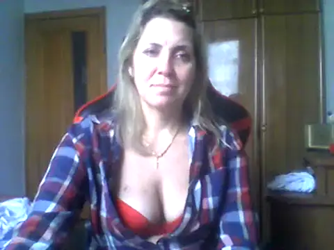Snapshot of IrinaB1 chatting on January 2025 09:06:02 AM IrinaB1 online show from January 2025 09:06:02 AM