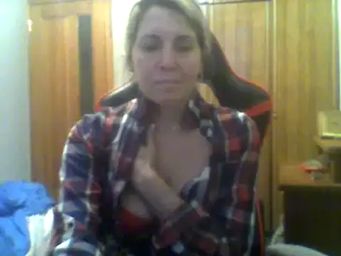 Snapshot of IrinaB1 chatting on January 2025 01:40:01 PM IrinaB1 online show from January 2025 01:40:01 PM
