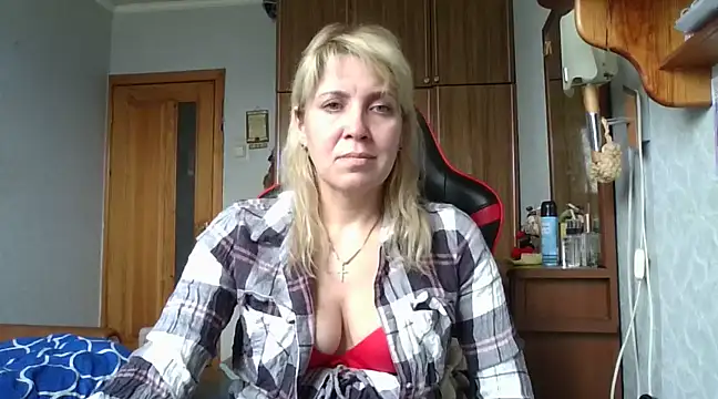 Snapshot of IrinaB1 chatting on March 2025 08:05:02 AM IrinaB1 online show from March 2025 08:05:02 AM