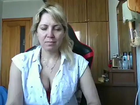 Snapshot of IrinaB1 chatting on March 2025 07:33:02 AM IrinaB1 online show from March 2025 07:33:02 AM